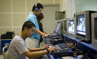 走進(jìn)陜西華山技師學(xué)院影視節(jié)目策劃專(zhuān)業(yè) 培育創(chuàng)意人才，點(diǎn)亮熒屏夢(mèng)想